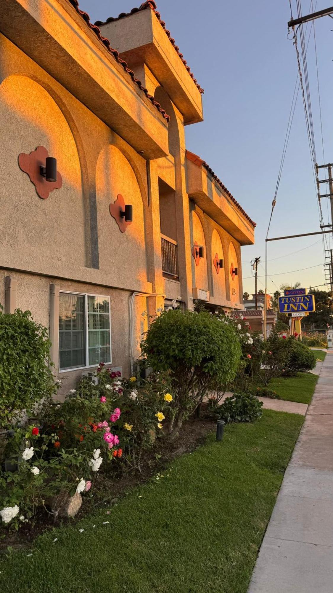 Orange Tustin Inn In אורנג' מראה חיצוני תמונה