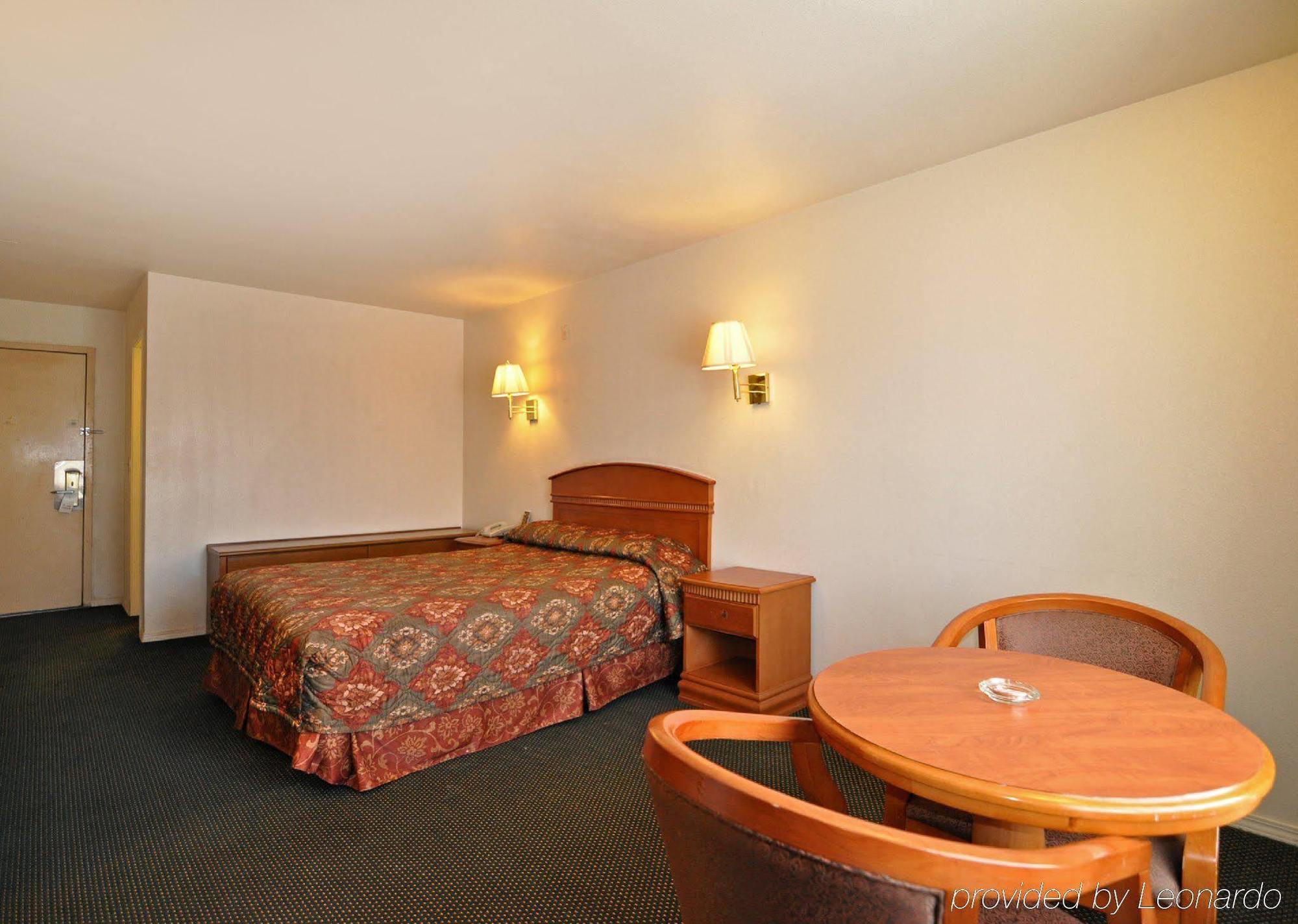 Orange Tustin Inn In אורנג' חדר תמונה