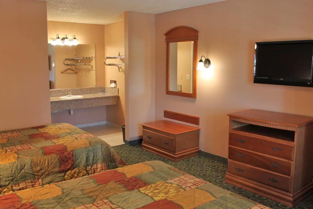 Orange Tustin Inn In אורנג' מראה חיצוני תמונה