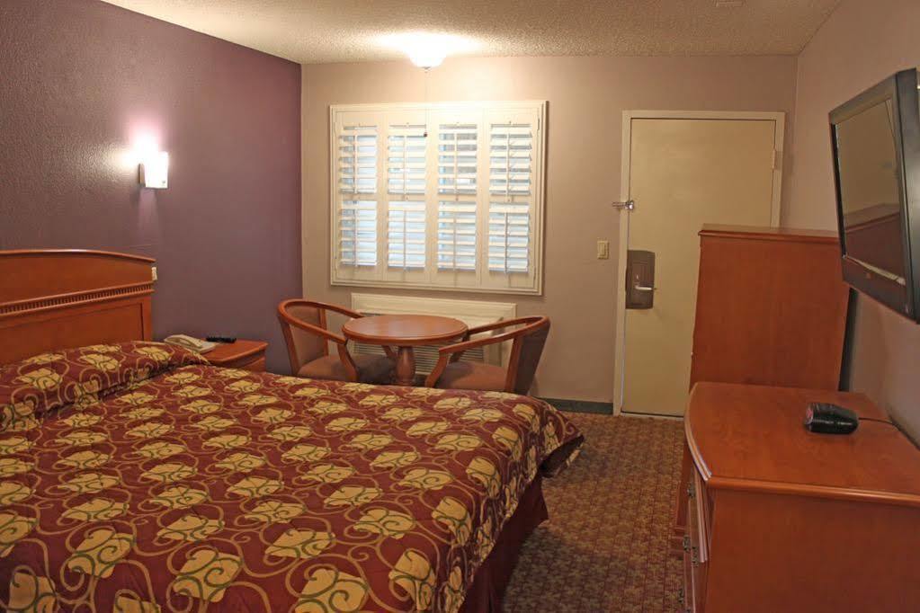 Orange Tustin Inn In אורנג' מראה חיצוני תמונה