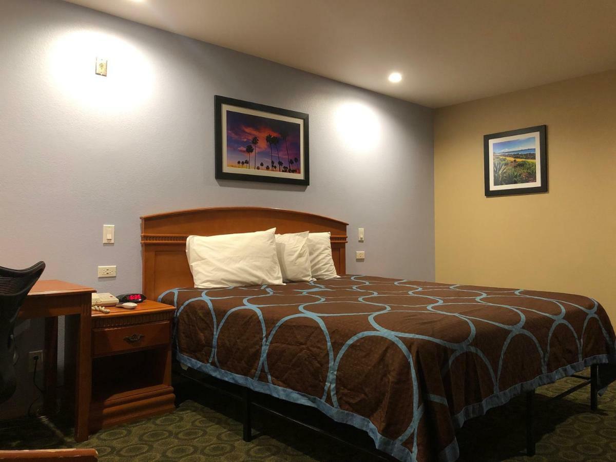 Orange Tustin Inn In אורנג' מראה חיצוני תמונה