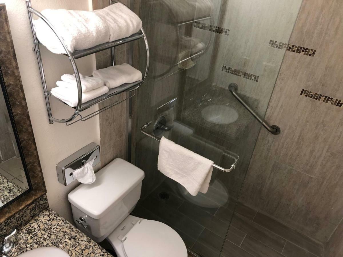 Orange Tustin Inn In אורנג' מראה חיצוני תמונה