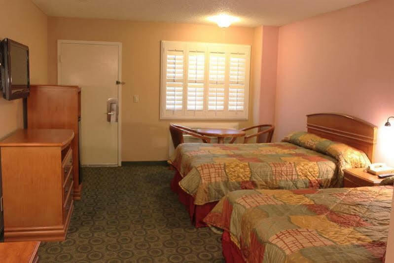 Orange Tustin Inn In אורנג' מראה חיצוני תמונה