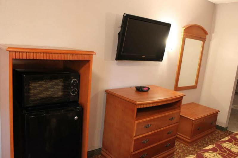 Orange Tustin Inn In אורנג' מראה חיצוני תמונה